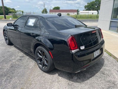 2022 Chrysler 300 Touring
